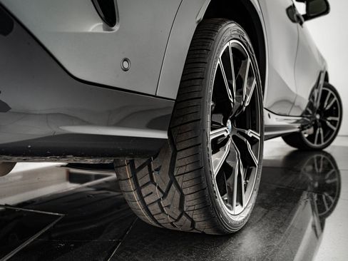 Used 2024 BMW X6 M60i w/ Dynamic Handling Package image 51