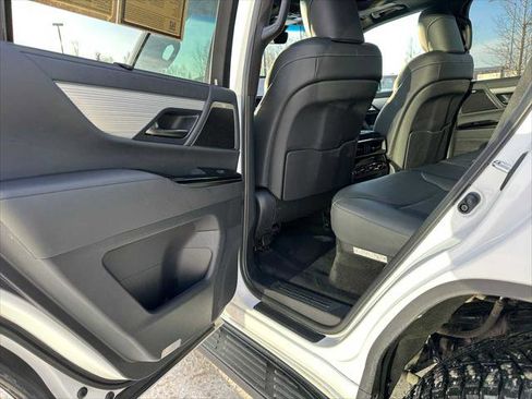 Used 2024 Lexus LX 600 F Sport image 17