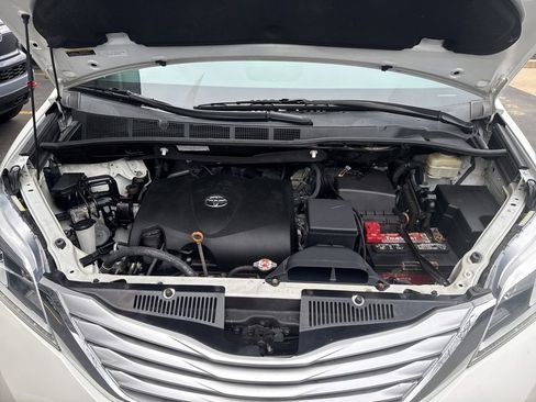 Used 2017 Toyota Sienna Limited Premium image 36