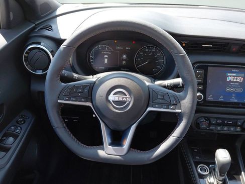 Used 2023 Nissan Kicks SR w/ SR Premium Package FWD image 27