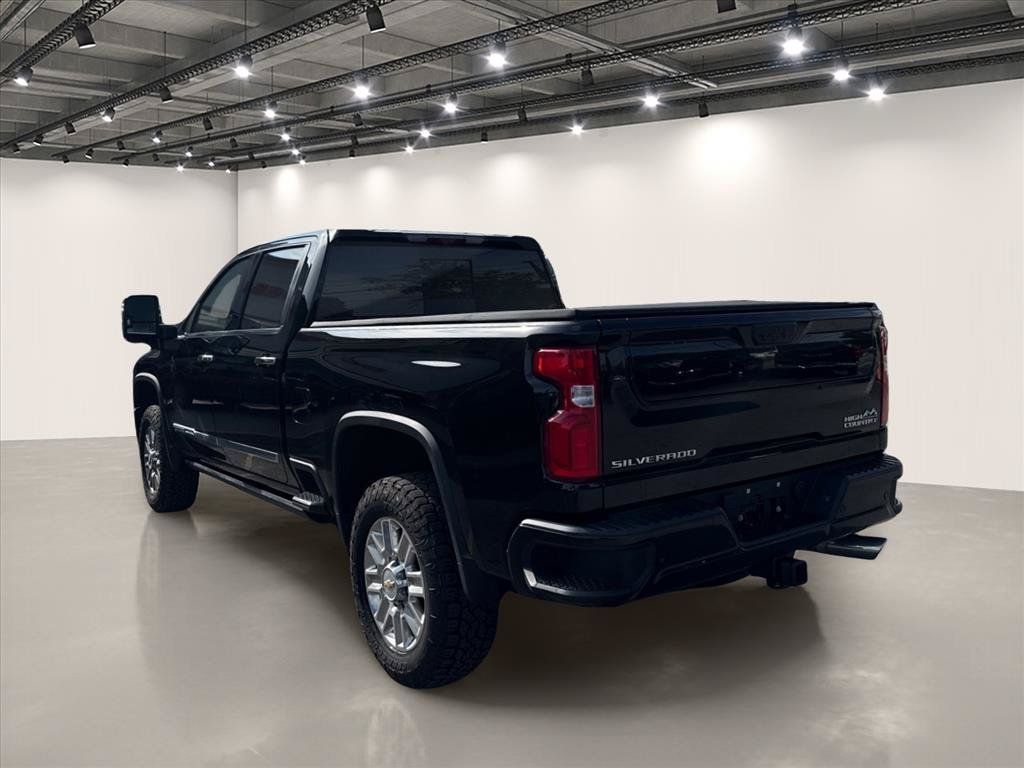 Used 2024 Chevrolet Silverado 2500 High Country w/ High Country Premium Package AWD/4WD image 5
