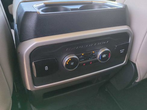 Used 2023 Ford Expedition Limited image 22