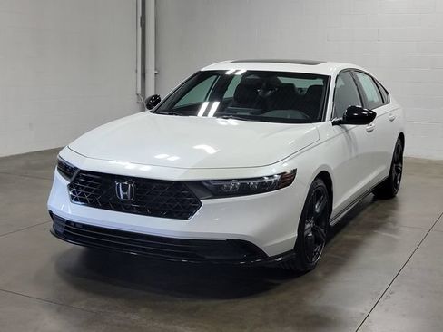 Used 2023 Honda Accord Sport image 2