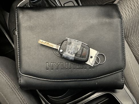 Used 2017 Hyundai Santa Fe Sport AWD/4WD image 9