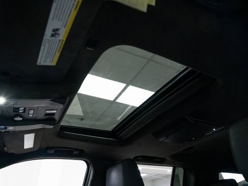 Used 2019 Cadillac Escalade ESV Platinum image 16