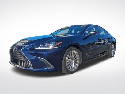 Used 2019 Lexus ES 350 Ultra Luxury w/ Accessory Package 2