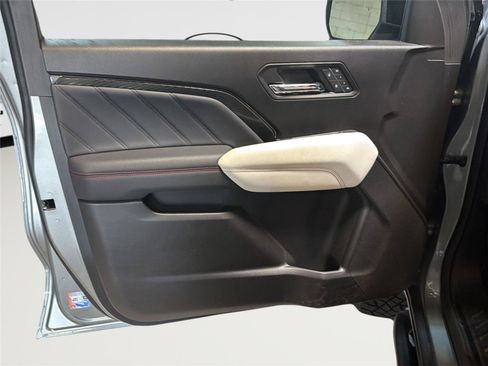 Used 2024 GMC Canyon AT4X AWD/4WD image 9