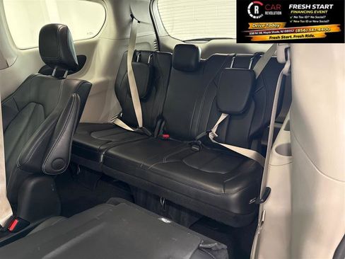 Used 2024 Chrysler Pacifica Limited FWD image 68