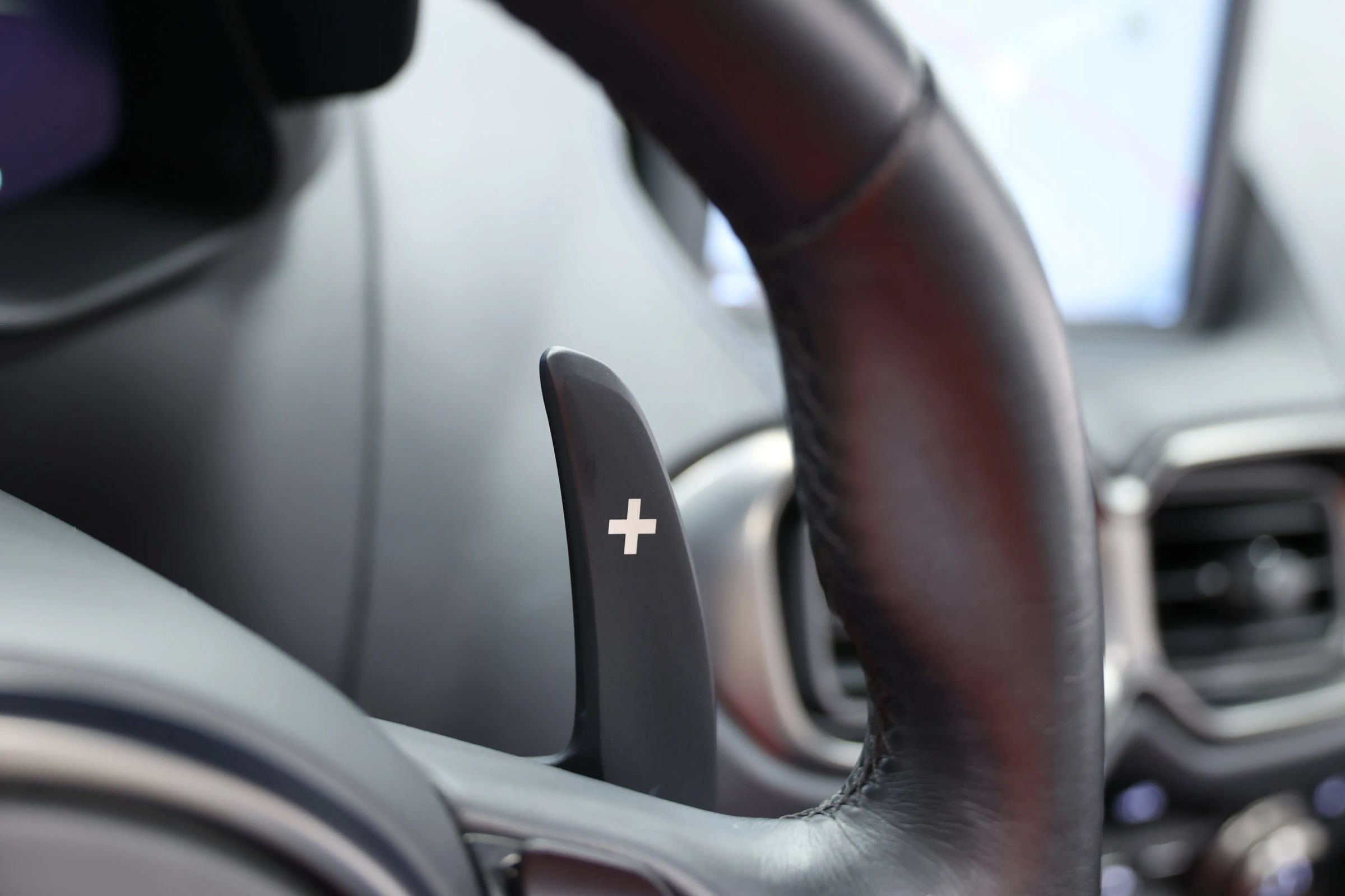 Used 2023 Aston Martin V8 Vantage Roadster RWD image 31