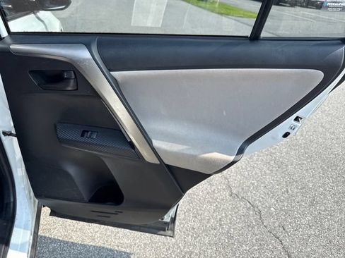 Used 2015 Toyota RAV4 LE AWD/4WD image 12