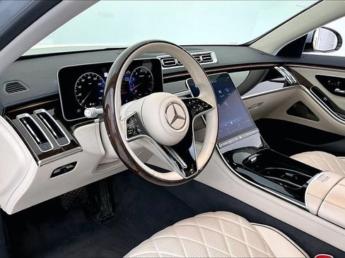 Used 2024 Mercedes-Benz S 580 4MATIC Sedan w/ Warmth & Comfort Package image 16