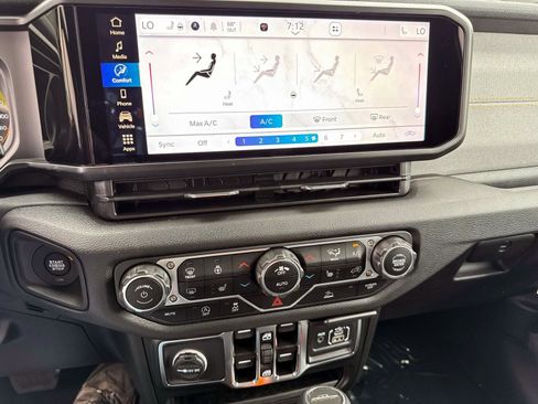 New 2025 Jeep Gladiator Sport image 12