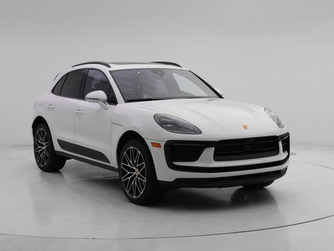 Used 2026 Porsche Macan AWD/4WD image 9