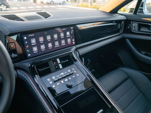 Certified 2025 Porsche Panamera 4 image 16