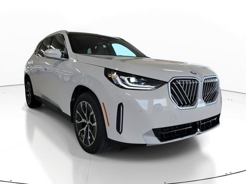 Used 2025 BMW X3 xDrive30i w/ Convenience Package image 3