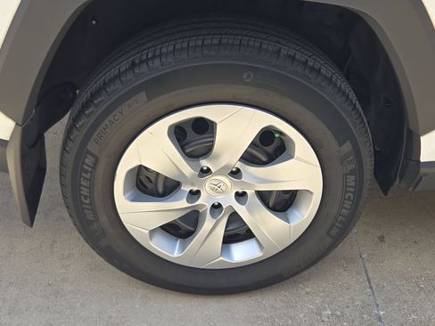 Used 2023 Toyota RAV4 LE FWD image 31