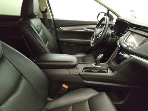 Used 2017 Cadillac XT5 Luxury w/ Driver Awareness Package FWD image 21