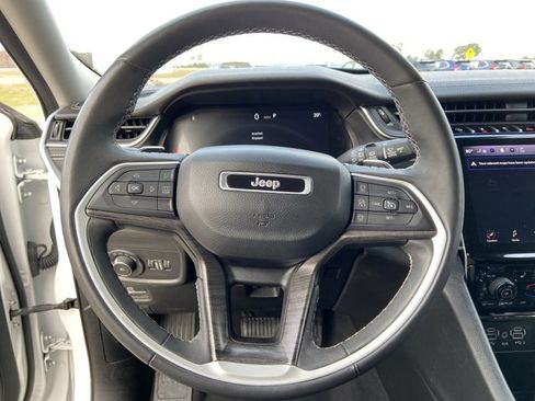 Used 2023 Jeep Grand Cherokee Limited image 34