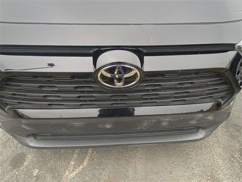 Used 2025 Toyota RAV4 XLE image 9