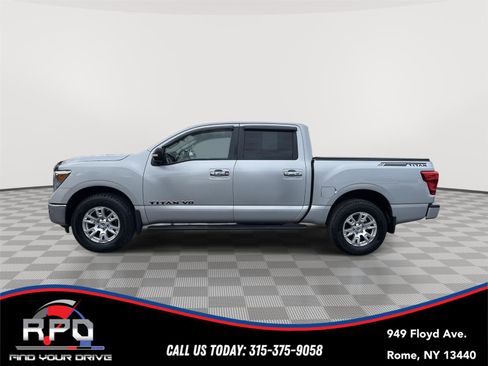 Used 2018 Nissan Titan SV w/ SV Convenience Package image 2