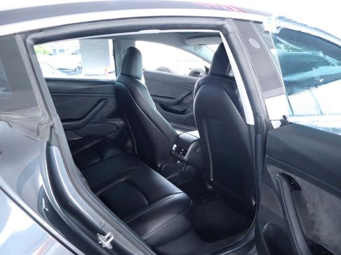 Used 2018 Tesla Model 3 Mid Range RWD image 33