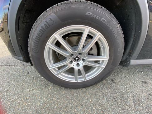 Used 2025 Mercedes-Benz GLC 300 4MATIC image 27