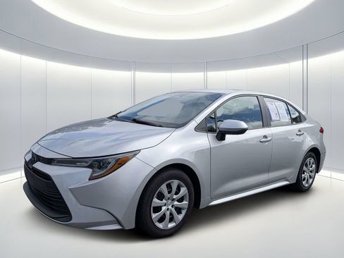 Used 2024 Toyota Corolla LE FWD image 7