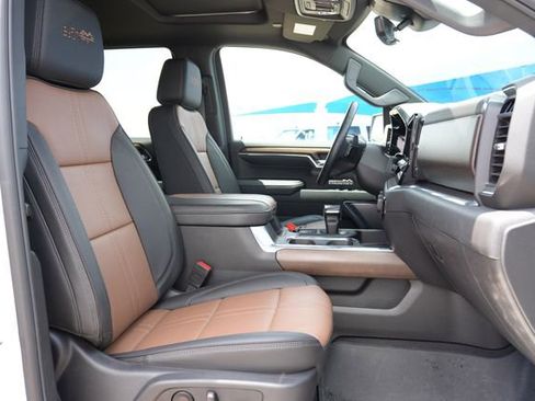 Used 2024 Chevrolet Silverado 1500 High Country w/ Technology Package AWD/4WD image 10