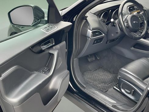 Used 2018 Jaguar F-PACE Premium image 10