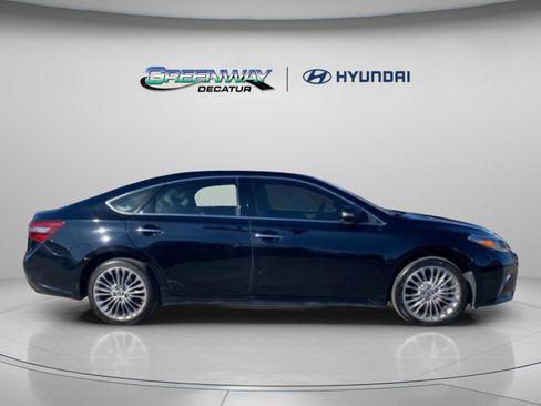 Used 2017 Toyota Avalon Limited image 9
