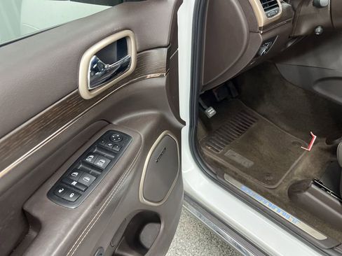 Used 2017 Jeep Grand Cherokee Summit image 18