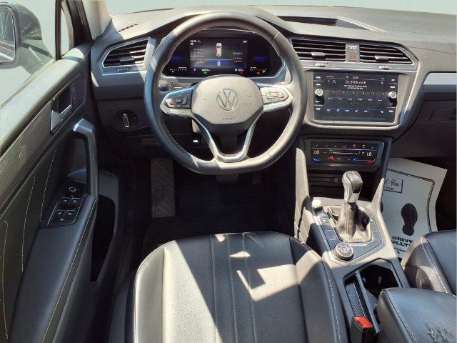 Used 2022 Volkswagen Tiguan SE AWD/4WD image 11