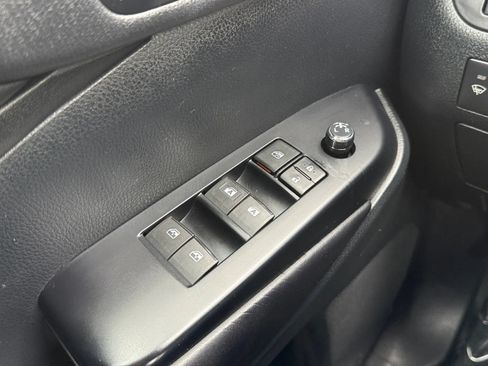 Used 2019 Toyota Highlander SE AWD/4WD image 40