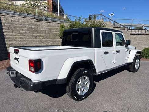 Used 2022 Jeep Gladiator Sport image 4