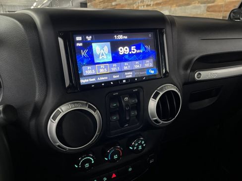 Used 2014 Jeep Wrangler Unlimited Rubicon w/ Connectivity Group AWD/4WD image 34