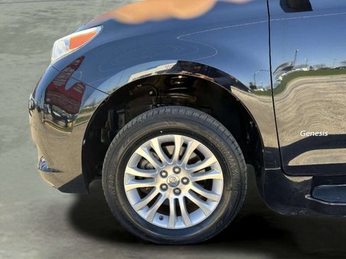 Used 2016 Toyota Sienna XLE image 36