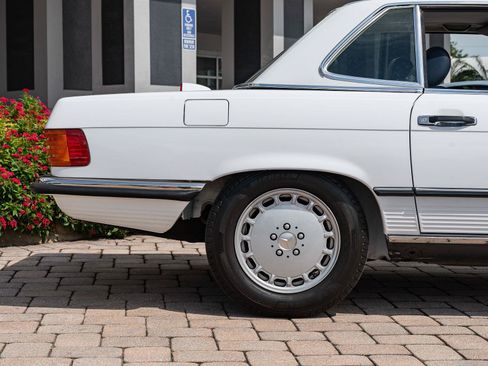 Used 1987 Mercedes-Benz 560 SL image 23