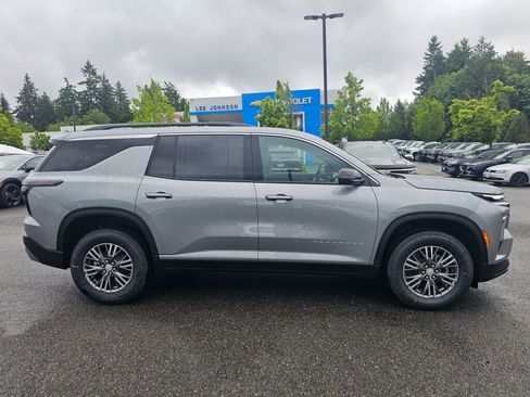 New 2025 Chevrolet Traverse LT image 4