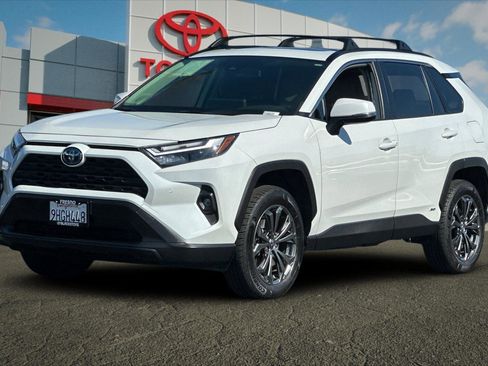 Used 2023 Toyota RAV4 XLE Premium AWD/4WD image 7