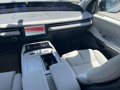New 2026 Lincoln Navigator Reserve AWD/4WD image 15