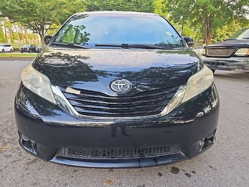 Used 2016 Toyota Sienna LE FWD image 3