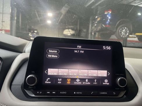 Used 2023 Nissan Rogue SV AWD/4WD image 17