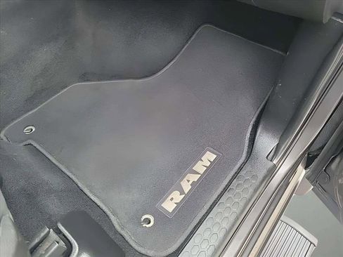 Used 2017 RAM 2500 SLT w/ Snow Chief Group AWD/4WD image 28