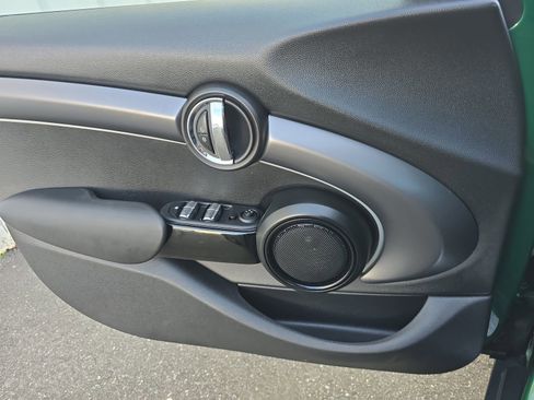 Used 2022 MINI Cooper 4-Door Hardtop image 32