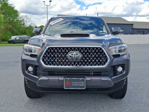 Used 2018 Toyota Tacoma TRD Sport AWD/4WD image 2
