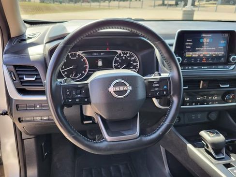 Used 2025 Nissan Rogue SV AWD/4WD image 4