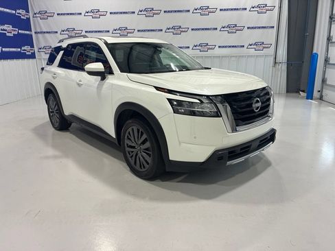 Used 2024 Nissan Pathfinder SL w/ SL Premium Package AWD/4WD image 8
