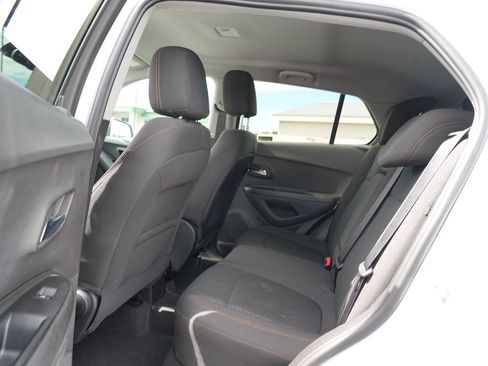 Used 2017 Chevrolet Trax LS w/ Fleet Convenience Package AWD/4WD image 18