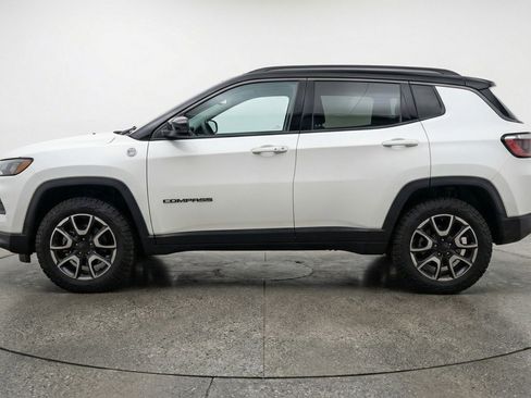 Used 2025 Jeep Compass Trailhawk image 5