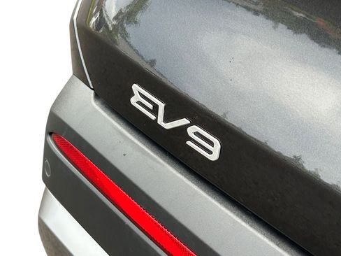 Used 2024 Kia EV9 Wind AWD/4WD image 36